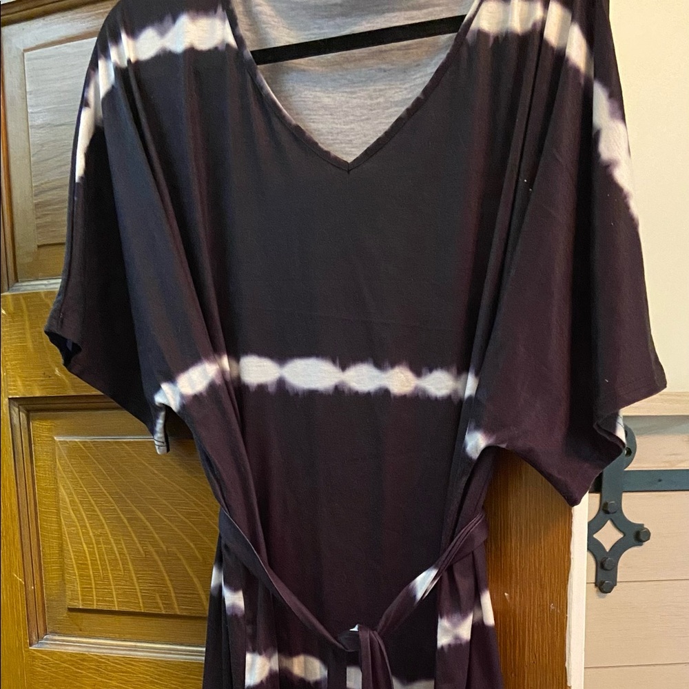 Knee length dress with belt